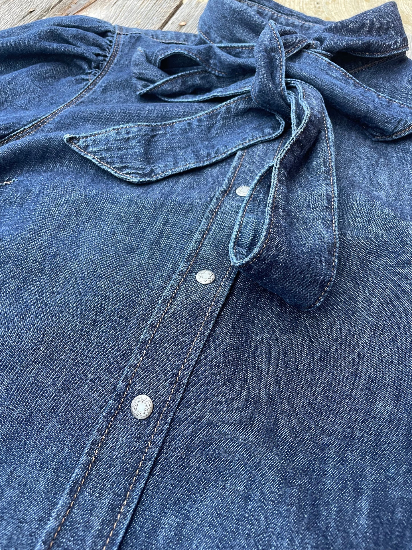 Ariat Women's Puff Sleeve Denim Snap Shirt